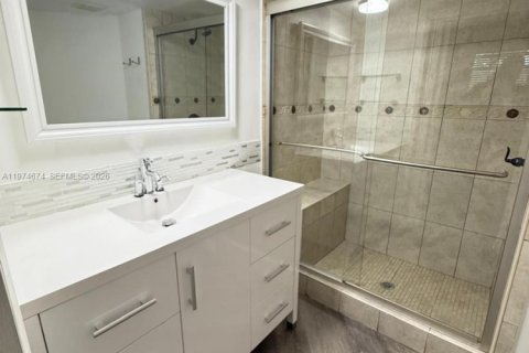 Condo in Miami, Florida, 2 bedrooms  № 2036060 - photo 20