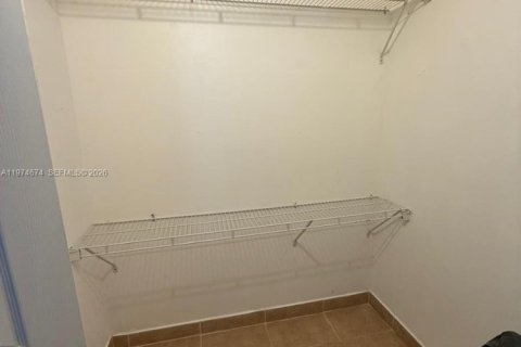 Condo in Miami, Florida, 2 bedrooms  № 2036060 - photo 18