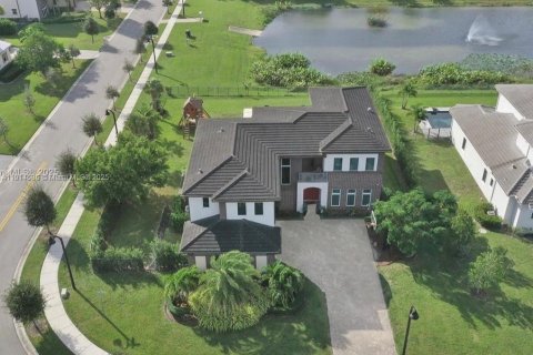 Снять в аренду виллу или дом в Дейви, Флорида 5 спален, 375.7м2, № 2082442 - фото 3