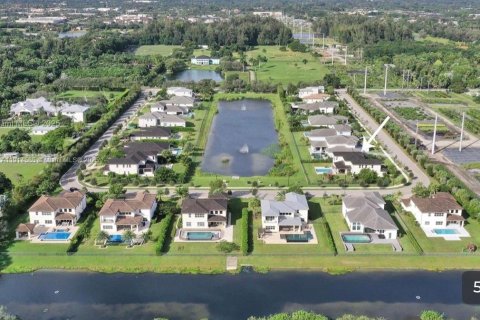 Снять в аренду виллу или дом в Дейви, Флорида 5 спален, 375.7м2, № 2082442 - фото 5