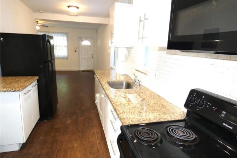 House in Fort Lauderdale, Florida 3 bedrooms, 94.95 sq.m. № 2083497 - photo 4