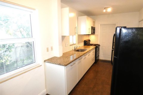 House in Fort Lauderdale, Florida 3 bedrooms, 94.95 sq.m. № 2083497 - photo 5