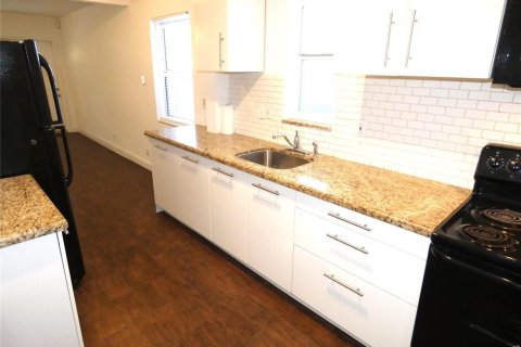 House in Fort Lauderdale, Florida 3 bedrooms, 94.95 sq.m. № 2083497 - photo 6