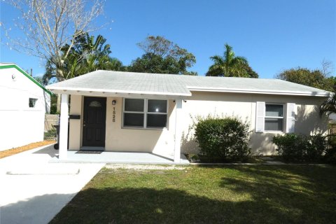 House in Fort Lauderdale, Florida 3 bedrooms, 94.95 sq.m. № 2083497