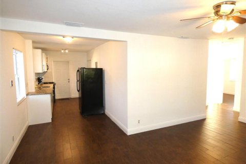 House in Fort Lauderdale, Florida 3 bedrooms, 94.95 sq.m. № 2083497 - photo 7