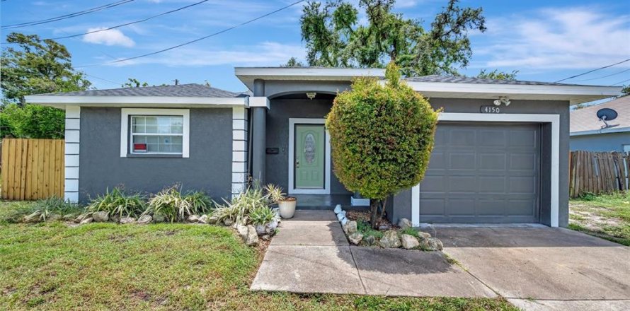 House in Saint Petersburg, Florida 3 bedrooms, 124.95 sq.m. № 1873204
