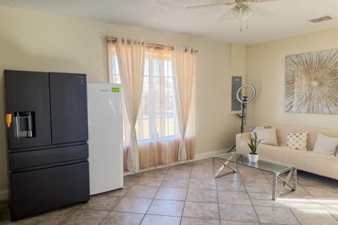 House in Orlando, Florida 4 bedrooms, 232.81 sq.m. № 2213976 - photo 20