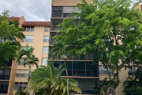 Condo in Lauderhill, Florida, 3 bedrooms № 2249386