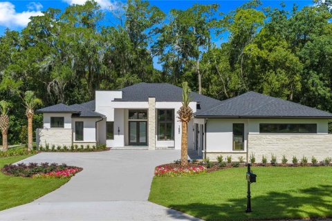 House in Ocala, Florida 3 bedrooms, 310.76 sq.m. № 2237975