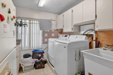 House in Miami Gardens, Florida 4 bedrooms, 167.78 sq.m. № 1998683 - photo 13