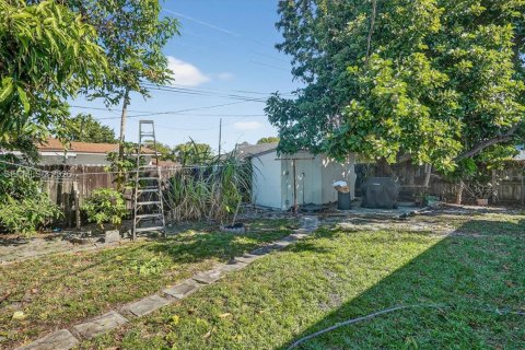 House in Miami Gardens, Florida 4 bedrooms, 167.78 sq.m. № 1998683 - photo 17