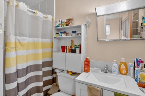 House in Miami Gardens, Florida 4 bedrooms, 167.78 sq.m. № 1998683 - photo 9