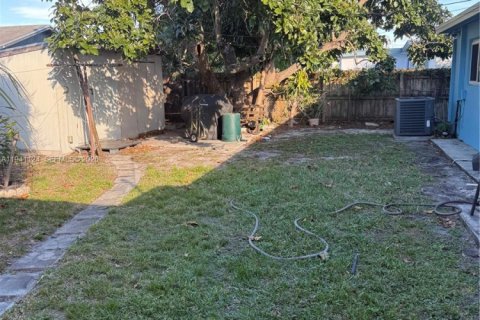 Купить виллу или дом в Майами-Гарденс, Флорида 4 спальни, 167.78м2, № 1998683 - фото 3