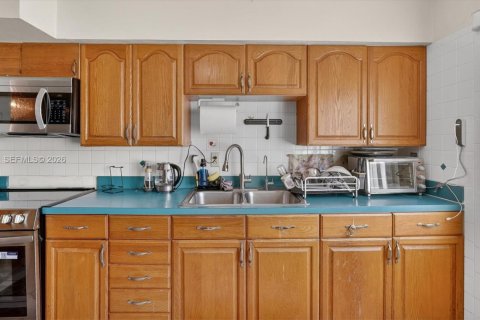 House in Miami Gardens, Florida 4 bedrooms, 167.78 sq.m. № 1998683 - photo 6