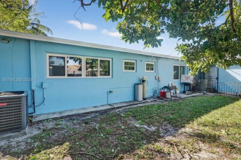 House in Miami Gardens, Florida 4 bedrooms, 167.78 sq.m. № 1998683 - photo 14