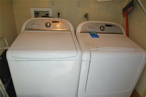 Condominio en venta en Miami, Florida, 2 dormitorios, 80.82 m2 № 1921140 - foto 14