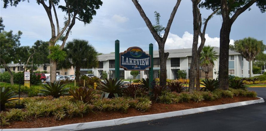 Condominio en Miami, Florida, 2 dormitorios  № 1921140