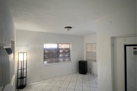 Propiedad comercial en alquiler en Miami, Florida, 1 dormitorio № 2077988 - foto 3