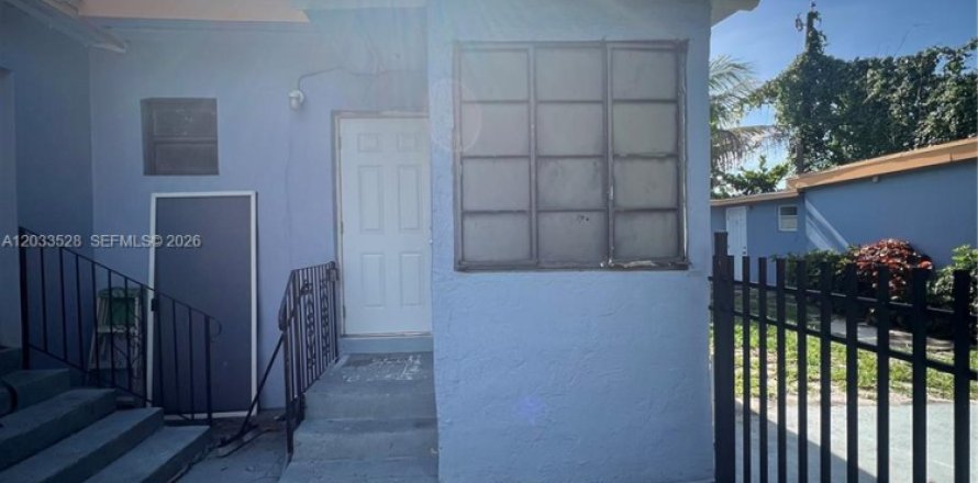 Propiedad comercial en Miami, Florida 1 dormitorio № 2077988
