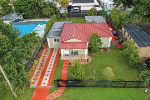 Купить виллу или дом в Майами, Флорида 4 спальни, 144.28м2, № 1923354 - фото 1