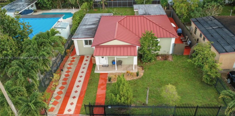 Дом в Майами, Флорида 4 спальни, 144.28м2 № 1923354