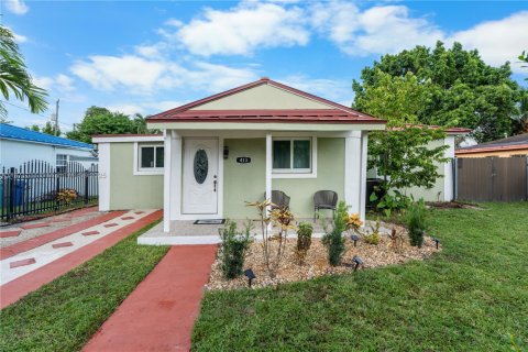 Купить виллу или дом в Майами, Флорида 4 спальни, 144.28м2, № 1923354 - фото 2