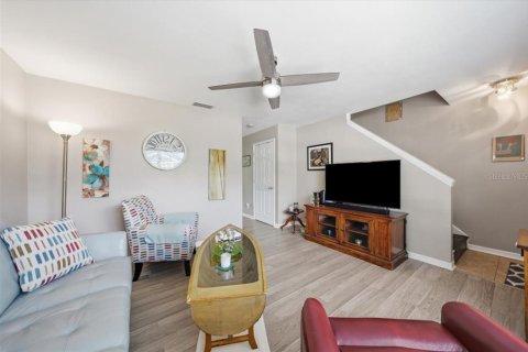 Condo in Pinellas Park, Florida, 2 bedrooms № 2200154 - photo 13