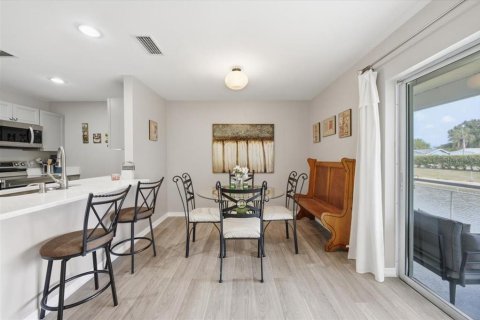 Condo in Pinellas Park, Florida, 2 bedrooms № 2200154 - photo 7