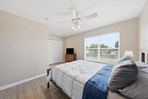 Condo in Pinellas Park, Florida, 2 bedrooms № 2200154 - photo 19