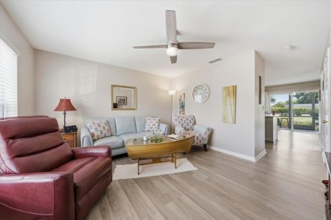 Condo in Pinellas Park, Florida, 2 bedrooms № 2200154 - photo 12