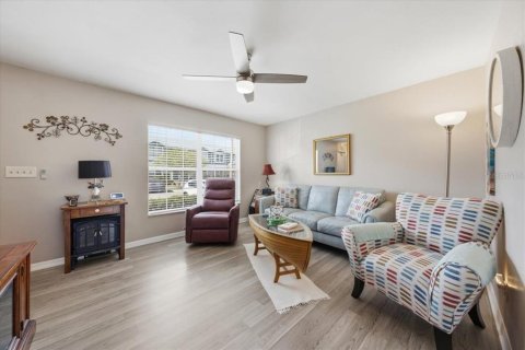 Condo in Pinellas Park, Florida, 2 bedrooms № 2200154 - photo 11