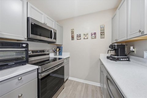 Condo in Pinellas Park, Florida, 2 bedrooms № 2200154 - photo 5