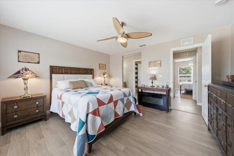 Condo in Pinellas Park, Florida, 2 bedrooms № 2200154 - photo 15