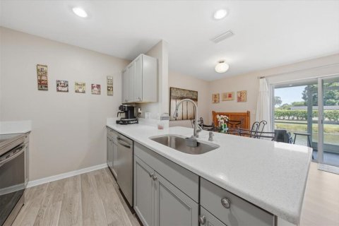 Condo in Pinellas Park, Florida, 2 bedrooms № 2200154 - photo 3