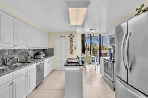 Condo in Aventura, Florida, 1 bedroom  № 1729369 - photo 13