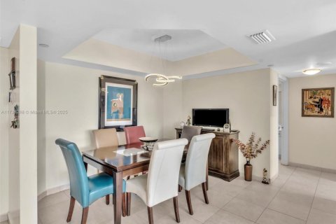 Condo in Aventura, Florida, 1 bedroom  № 1729369 - photo 3