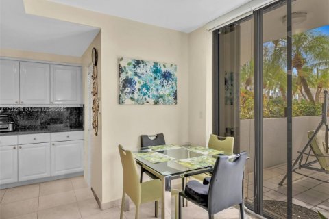 Condo in Aventura, Florida, 1 bedroom  № 1729369 - photo 9