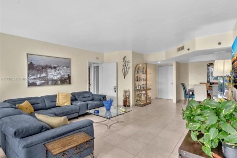 Condo in Aventura, Florida, 1 bedroom  № 1729369 - photo 8