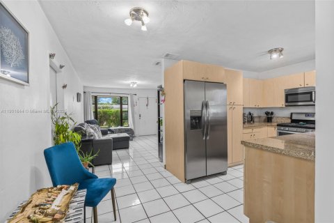 Villa ou maison à vendre à Miramar, Floride: 4 chambres, 81.29 m2 № 1951585 - photo 10
