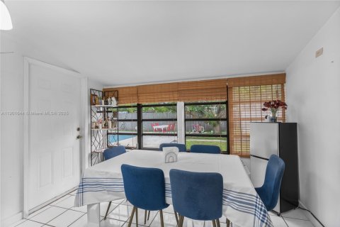 Villa ou maison à vendre à Miramar, Floride: 4 chambres, 81.29 m2 № 1951585 - photo 9