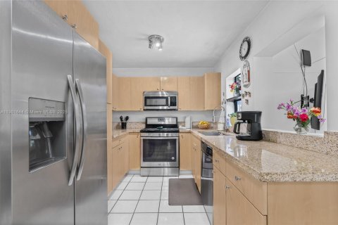 Villa ou maison à vendre à Miramar, Floride: 4 chambres, 81.29 m2 № 1951585 - photo 7