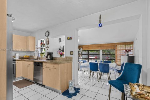 Villa ou maison à vendre à Miramar, Floride: 4 chambres, 81.29 m2 № 1951585 - photo 6