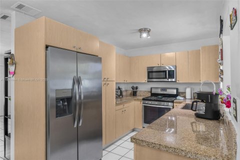 Villa ou maison à vendre à Miramar, Floride: 4 chambres, 81.29 m2 № 1951585 - photo 8