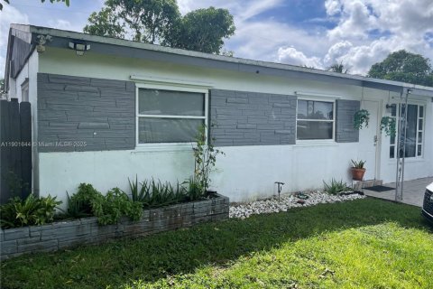 Casa en venta en Miramar, Florida, 4 dormitorios, 81.29 m2 № 1951585 - foto 1