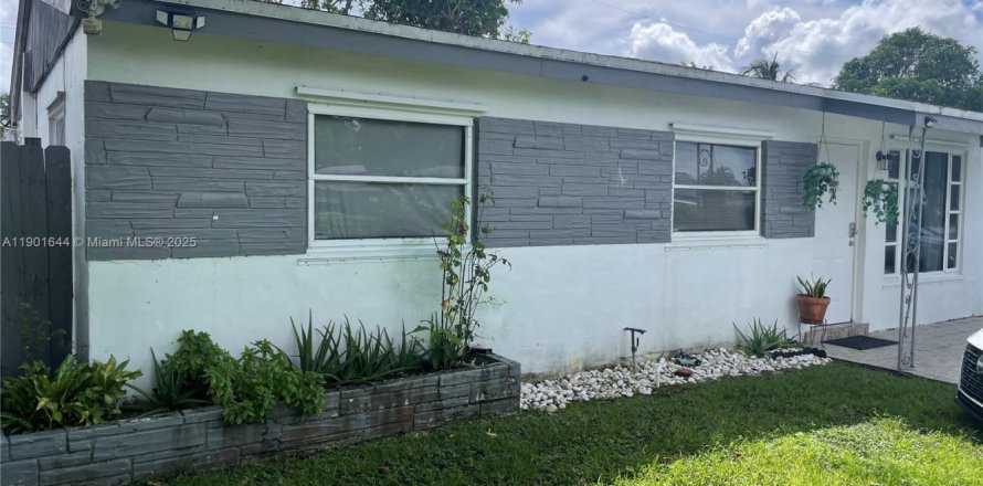 Casa en Miramar, Florida 4 dormitorios, 81.29 m2 № 1951585