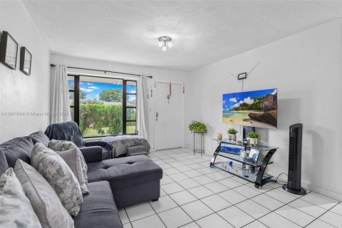 Villa ou maison à vendre à Miramar, Floride: 4 chambres, 81.29 m2 № 1951585 - photo 5