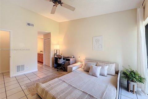 Condo in Deerfield Beach, Florida, 2 bedrooms № 1946505 - photo 25