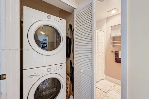 Condo in Deerfield Beach, Florida, 2 bedrooms № 1946505 - photo 30