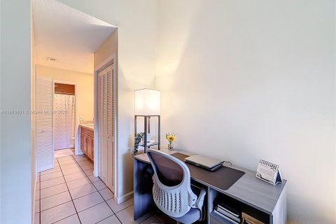 Condo in Deerfield Beach, Florida, 2 bedrooms № 1946505 - photo 27