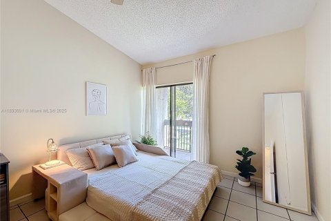 Condo in Deerfield Beach, Florida, 2 bedrooms № 1946505 - photo 24